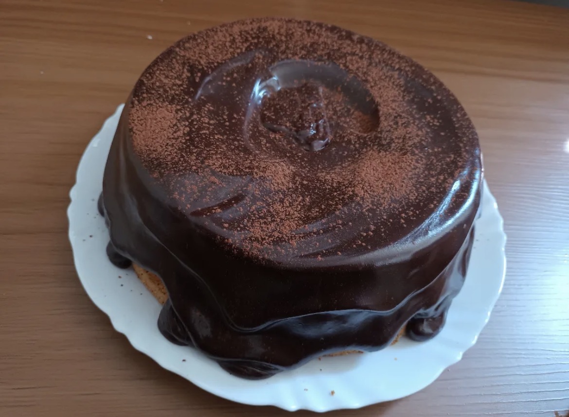 Concorra a um bolo chocolatudo
